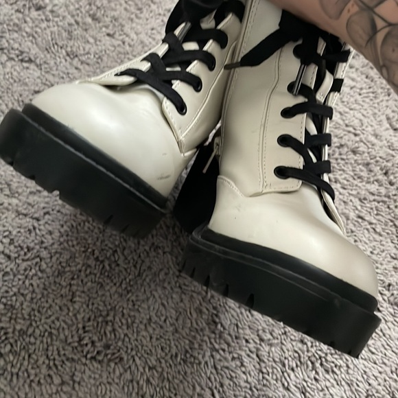 Universal Thread lace up heeled boot - Picture 5 of 8